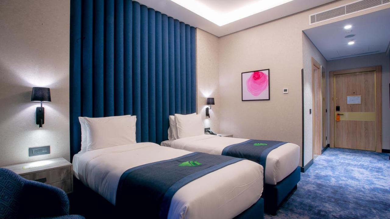 होटल Wyndham Garden 5*