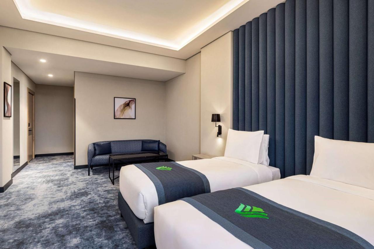 होटल Wyndham Garden 5*